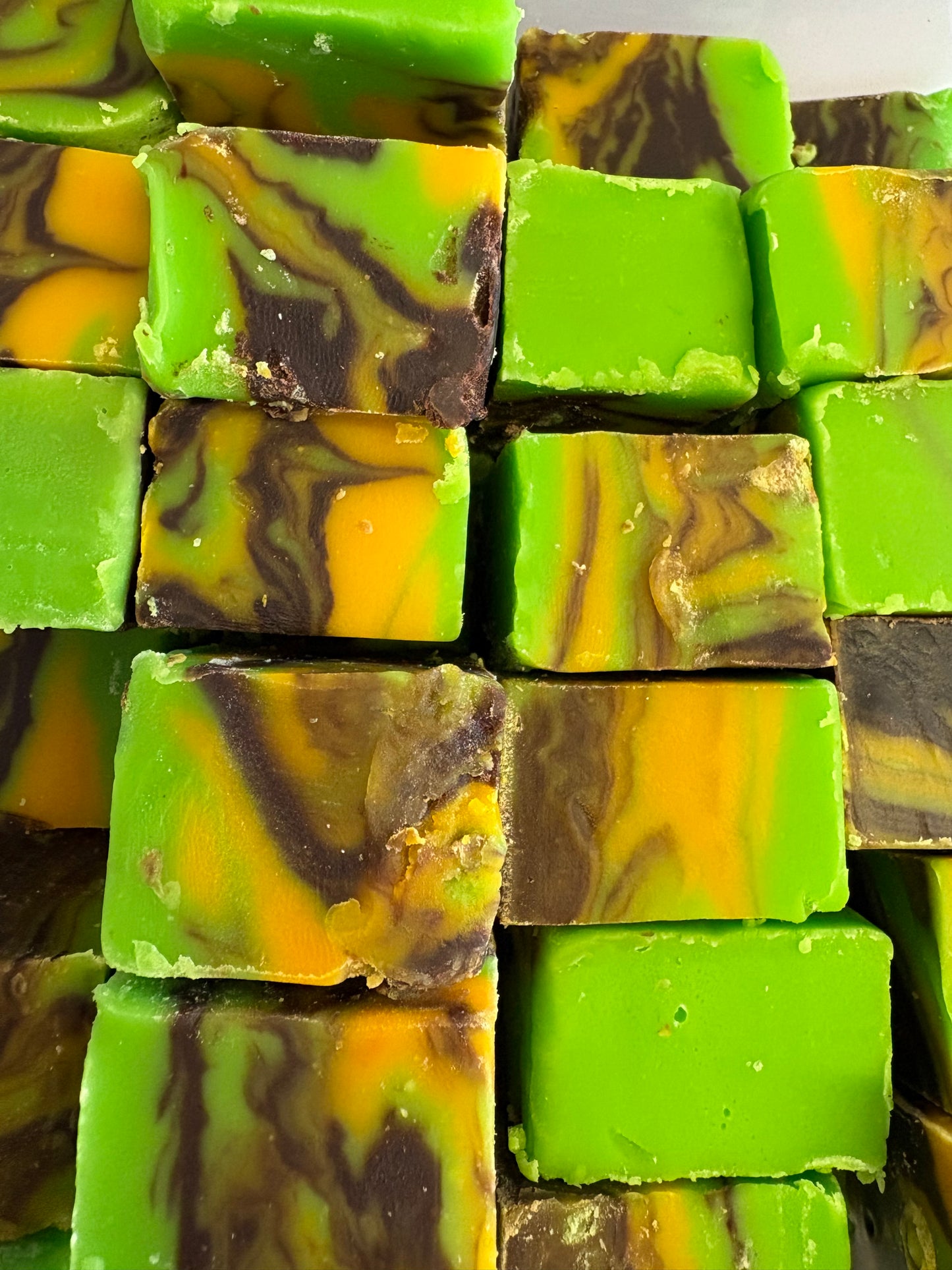 Chocolate honey & pistachio fudge 100g
